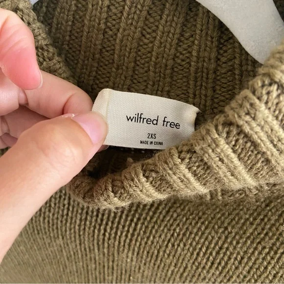 Aritzia Wilfred Free 100% merino wool Harper turtleneck sweater - Picture 6 of 8